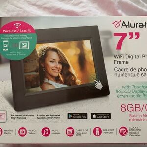 Aluratek 7" Touchscreen LCD Wireless Wi-Fi Digital 8GB Photo Frame